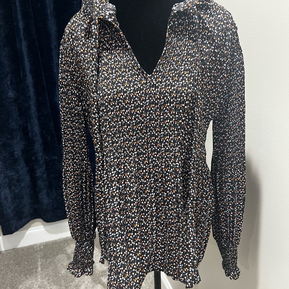 Max Studio Black and White Blouse with Pattern